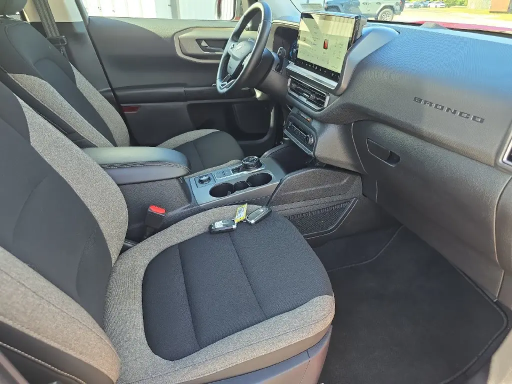 2025 Ford Bronco - $31,990