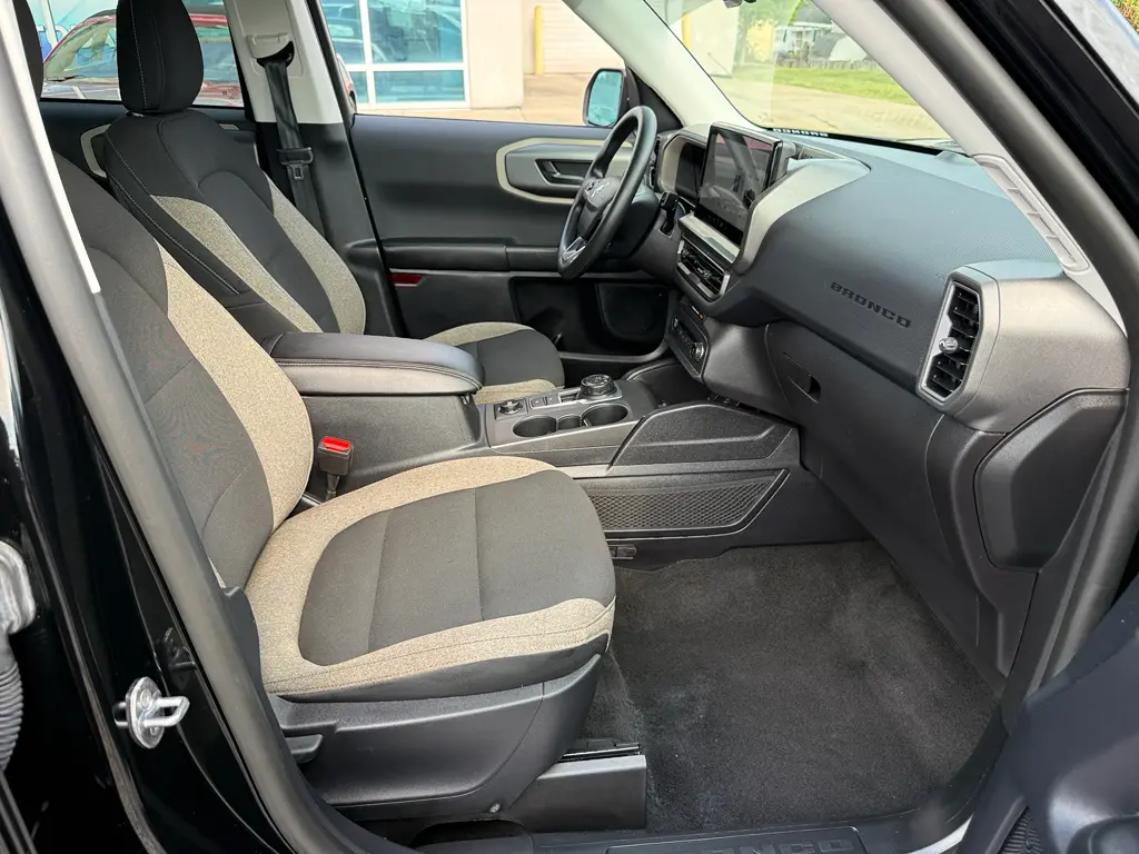 2025 Ford Bronco - $28,996