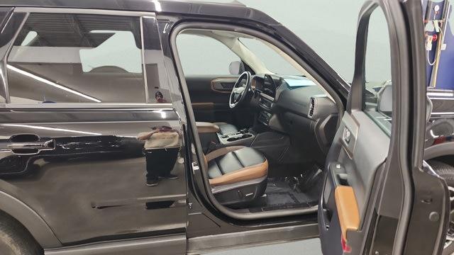 2025 Ford Bronco - $32,990