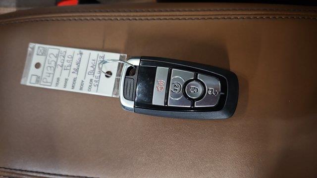 2025 Ford Bronco - $32,990