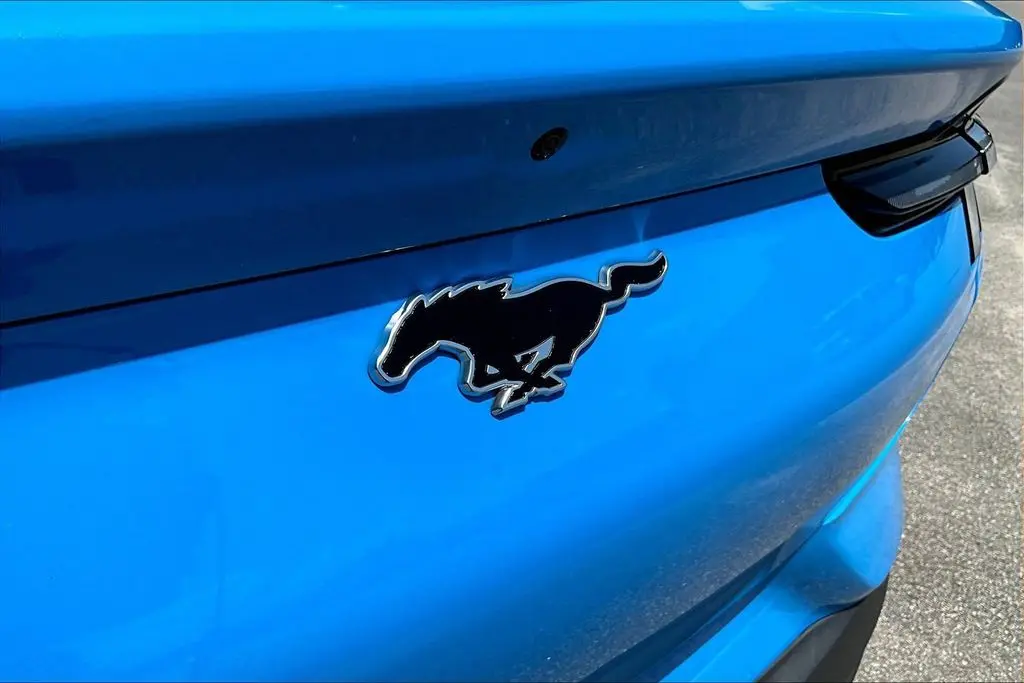 2023 Ford Mustang - $27,750