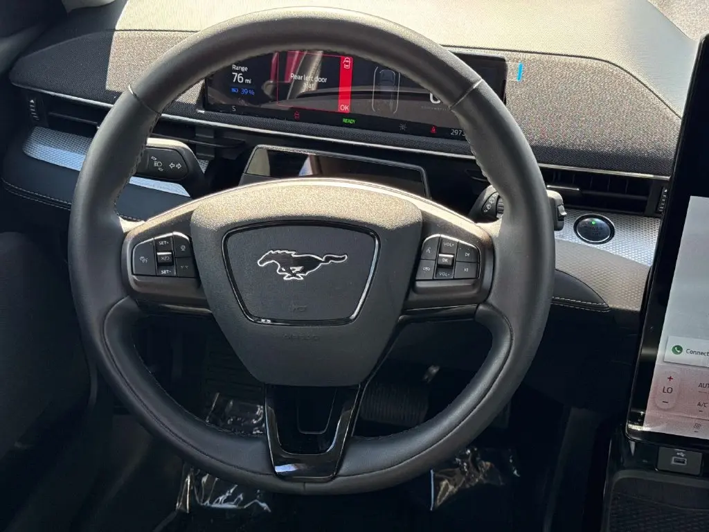 2023 Ford Mustang - $26,995