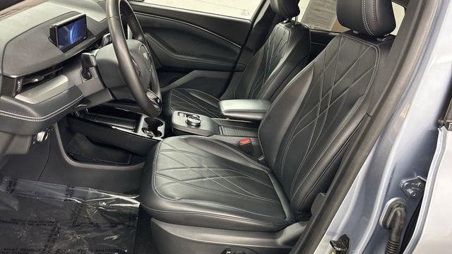 2022 Ford Mustang Mach-E Select