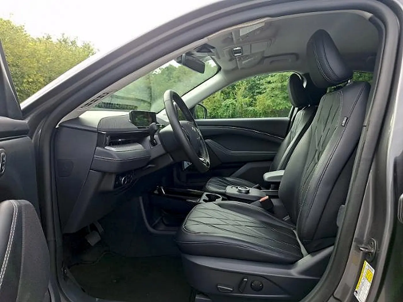 2023 Ford Mustang - $32,999