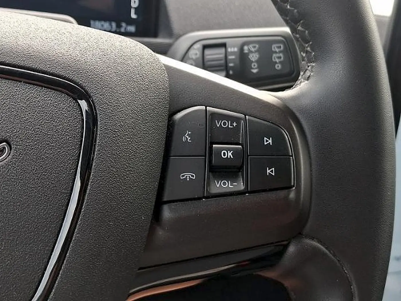 2023 Ford Mustang - $32,999