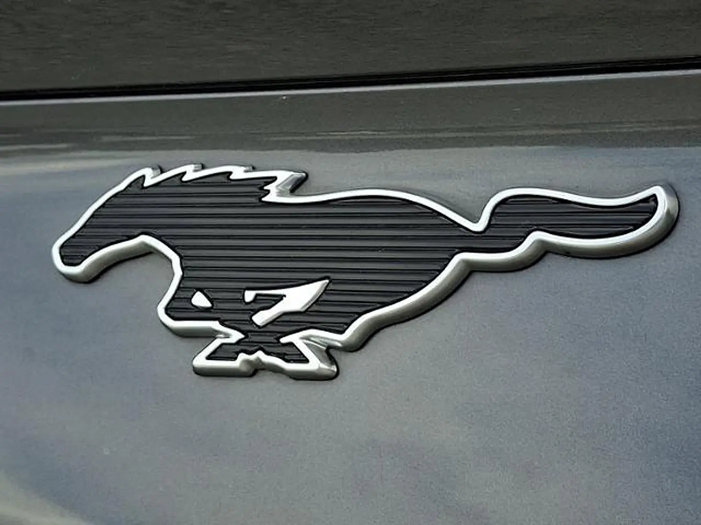 2023 Ford Mustang - $32,999