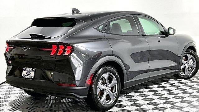 2022 Ford Mustang Mach-E Select