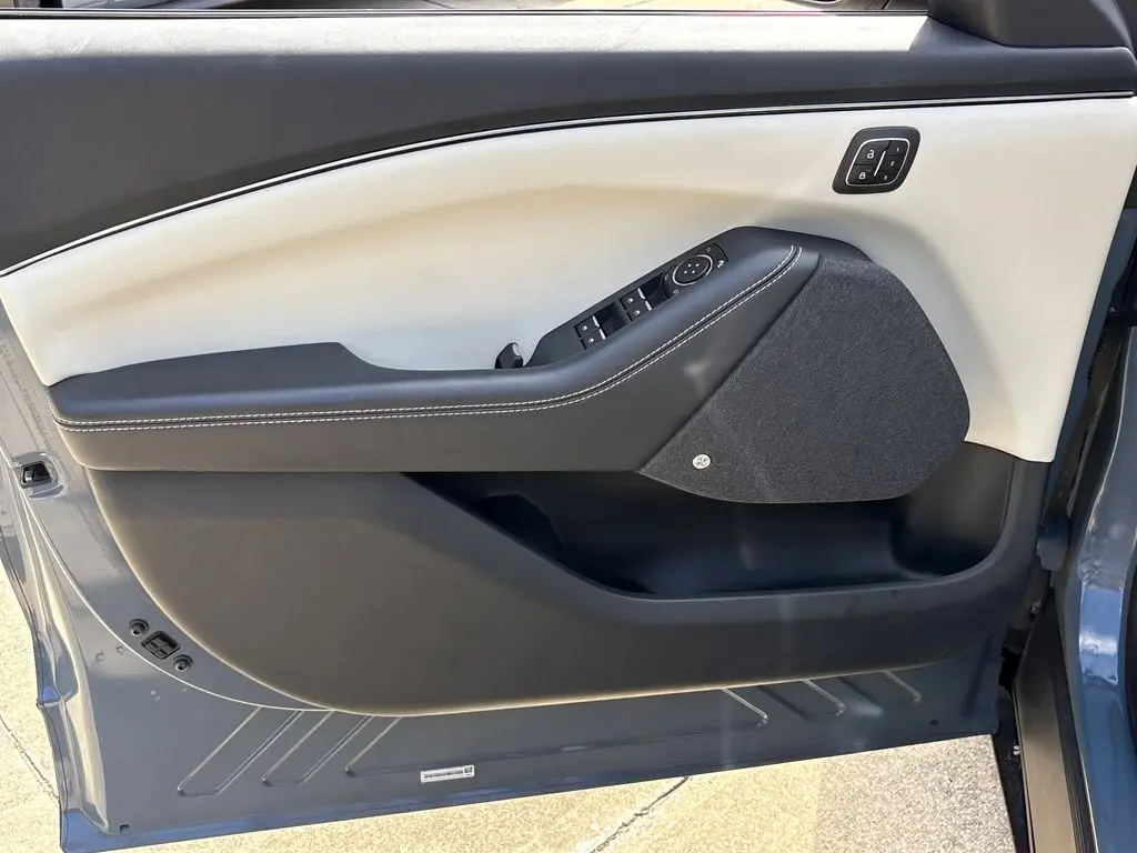 2023 Ford Mustang - $30,901