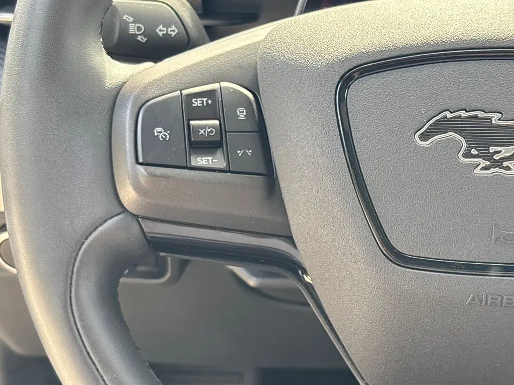 2023 Ford Mustang - $30,901