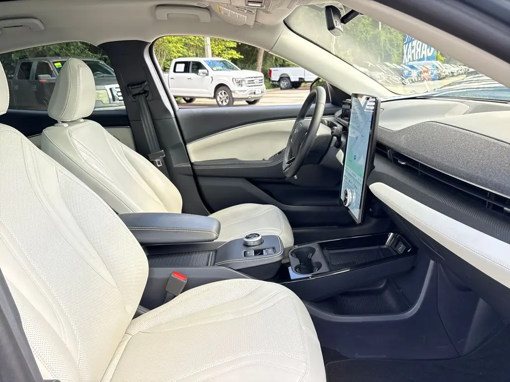 2023 Ford Mustang - $30,901