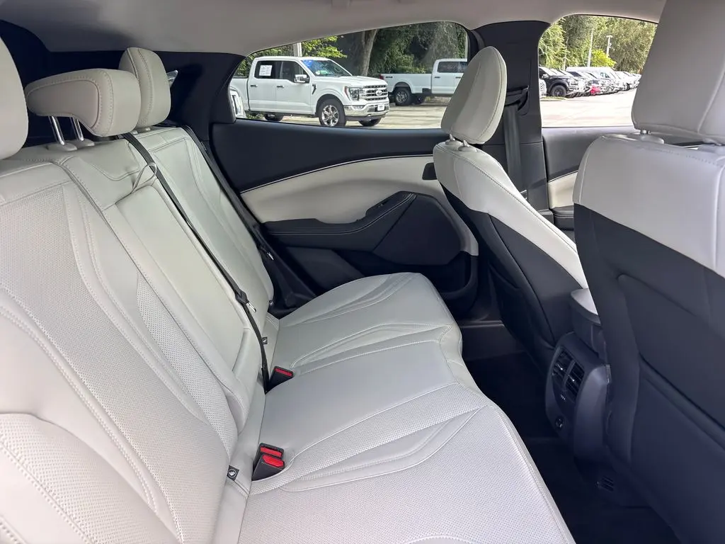 2023 Ford Mustang - $30,901