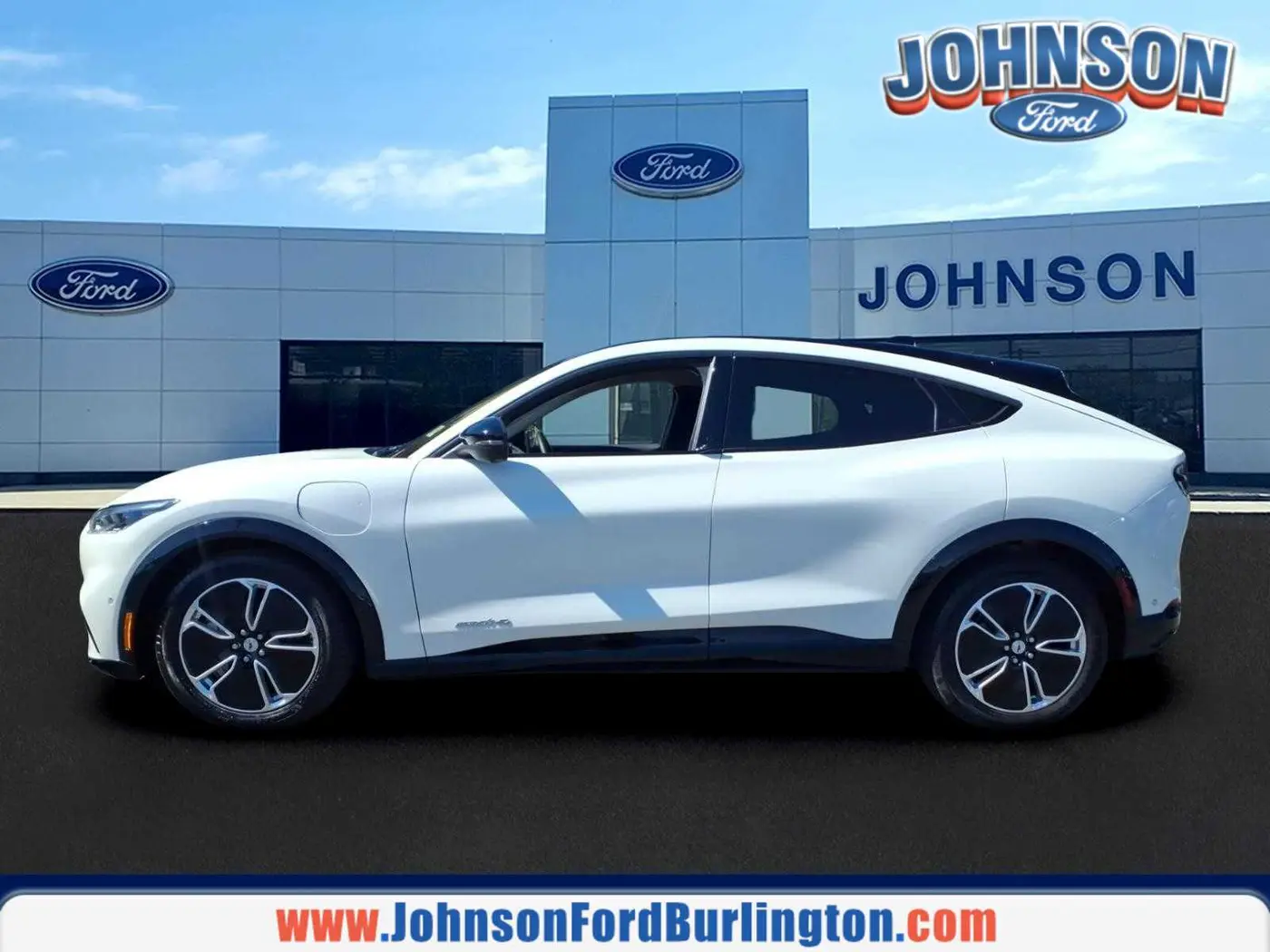 2023 Ford Mustang - $30,800