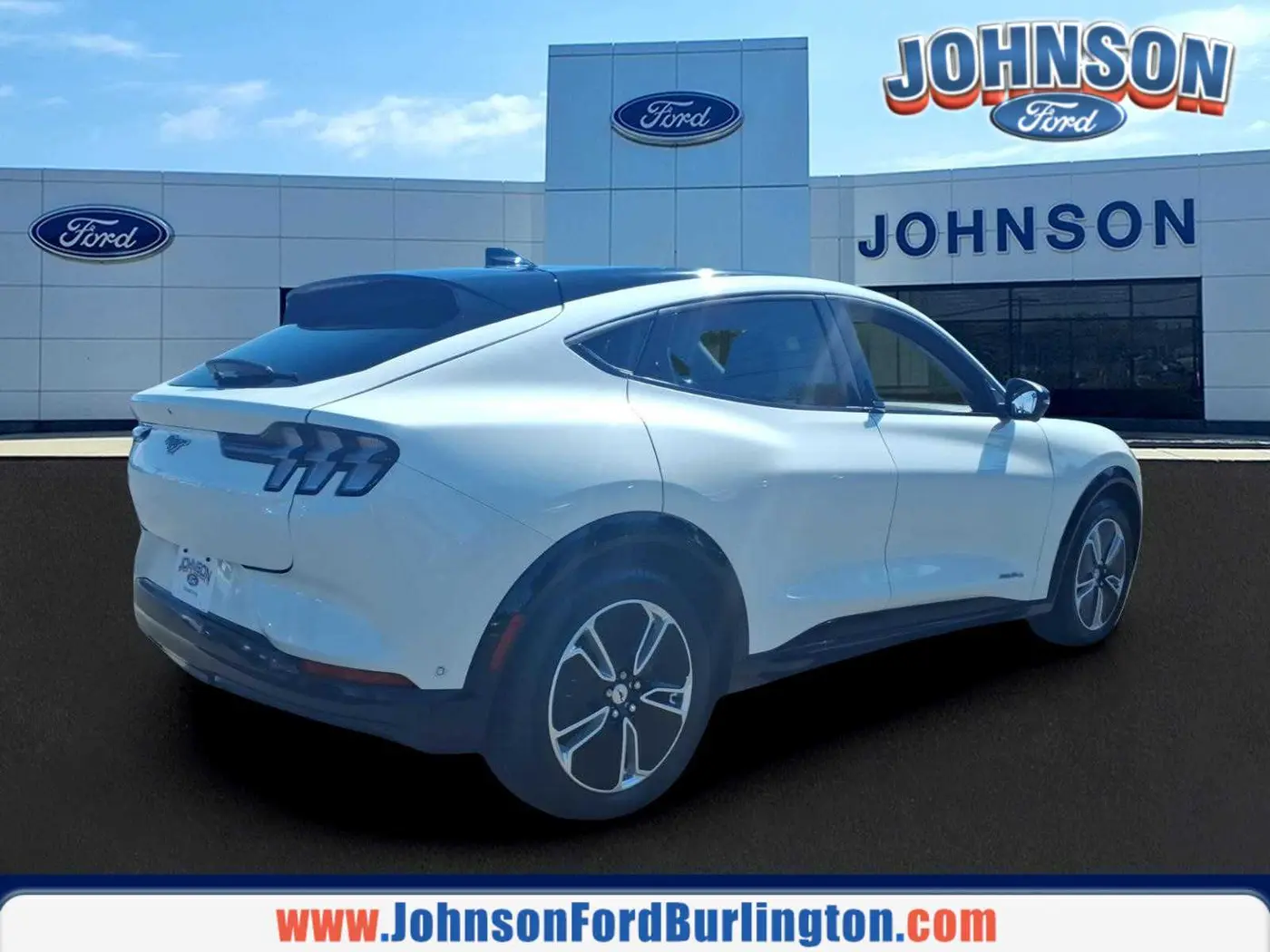 2023 Ford Mustang - $30,800
