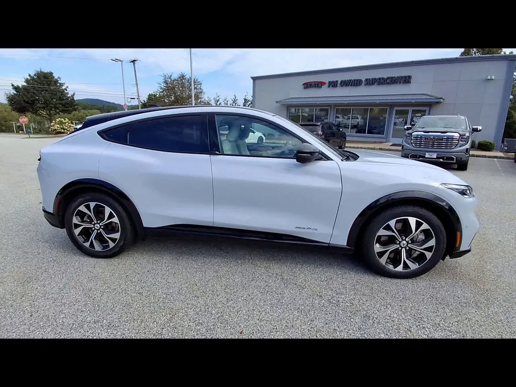 2023 Ford Mustang - $32,995