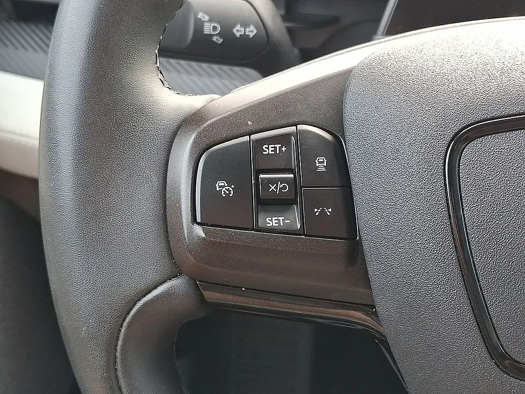 2023 Ford Mustang - $32,995