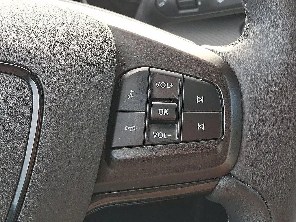 2023 Ford Mustang - $32,995