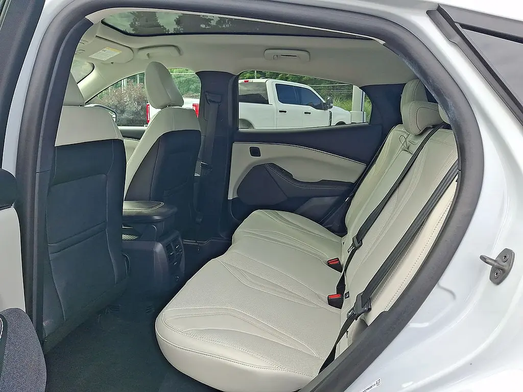 2023 Ford Mustang - $32,995