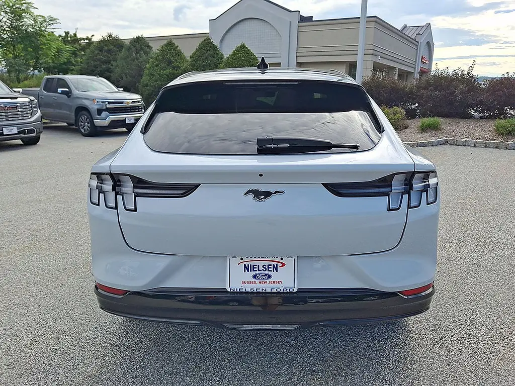 2023 Ford Mustang - $32,995