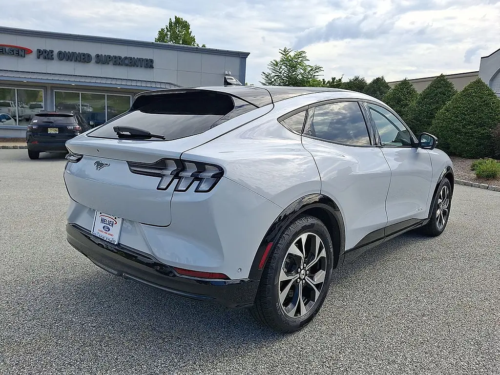 2023 Ford Mustang - $32,995