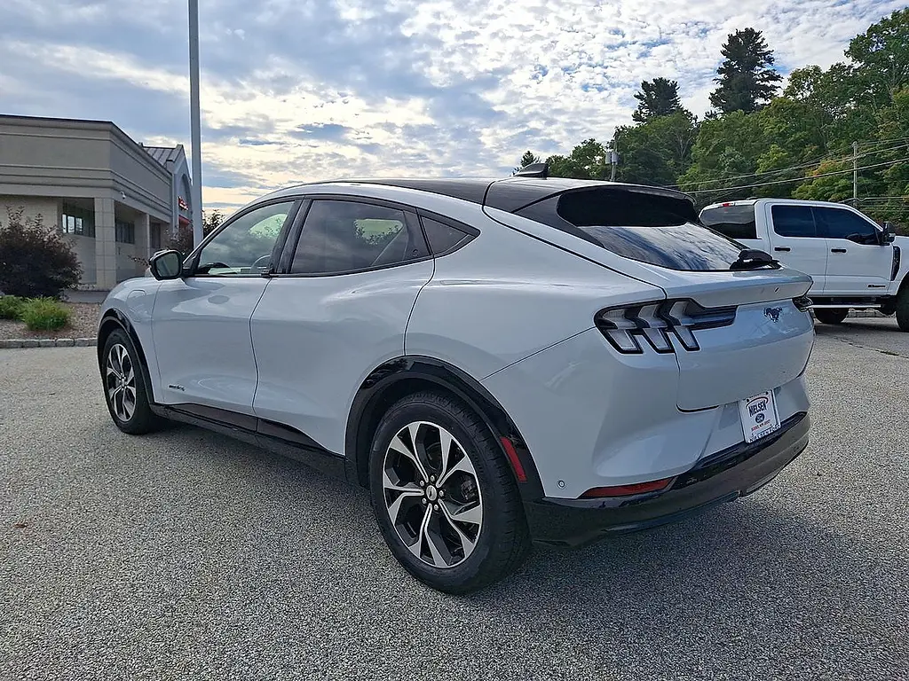 2023 Ford Mustang - $32,995