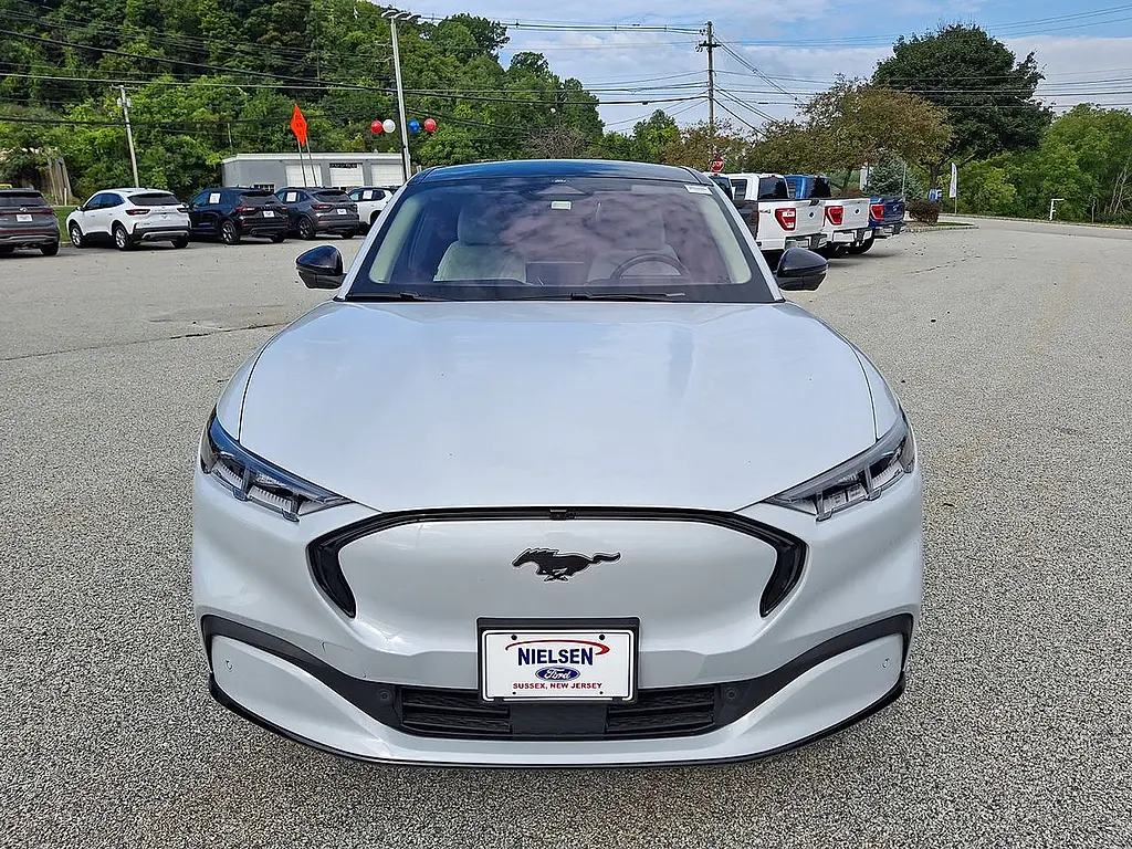 2023 Ford Mustang - $32,995
