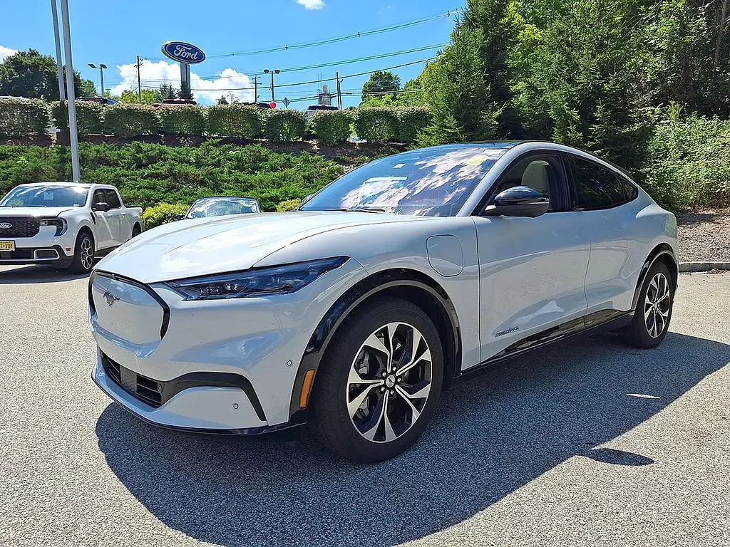 2023 Ford Mustang - $32,995
