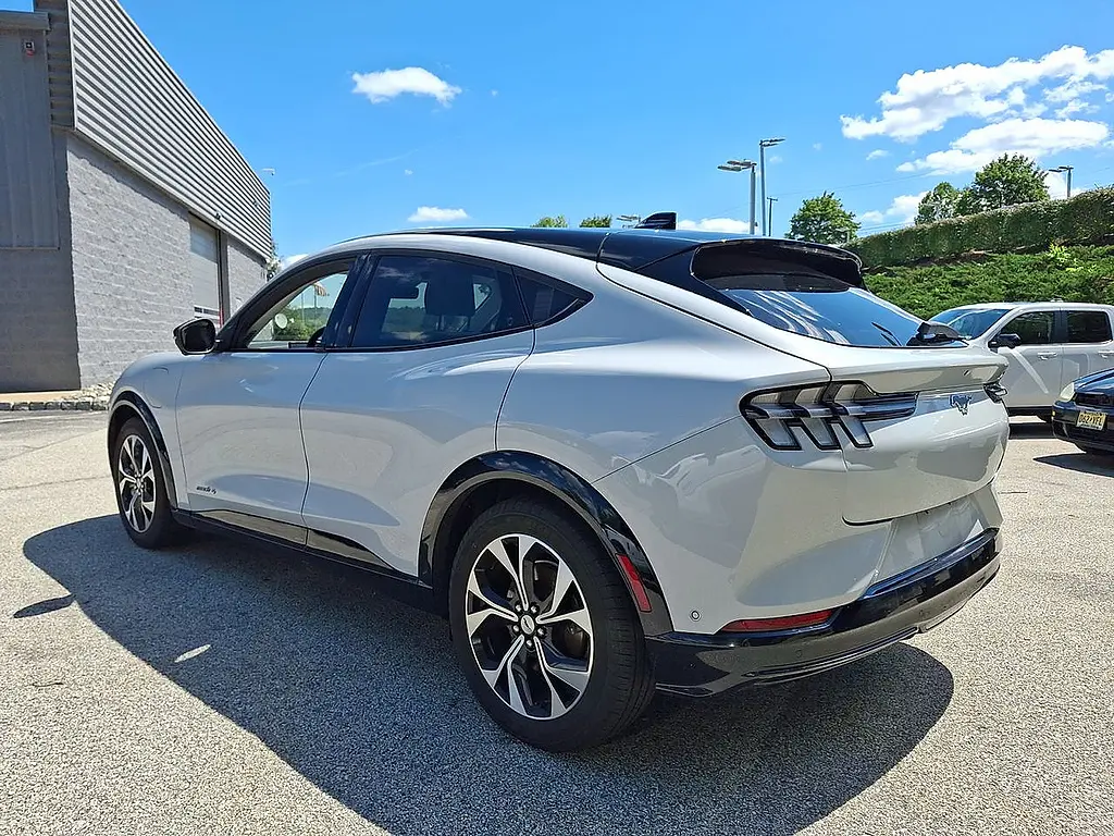 2023 Ford Mustang - $32,995