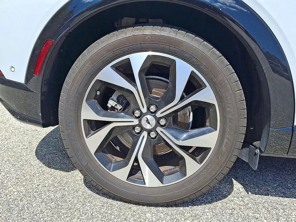2023 Ford Mustang - $32,995