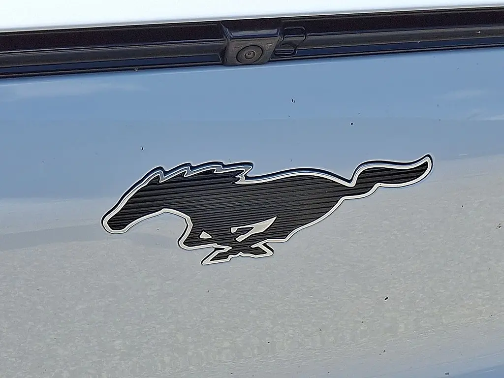 2023 Ford Mustang - $32,995
