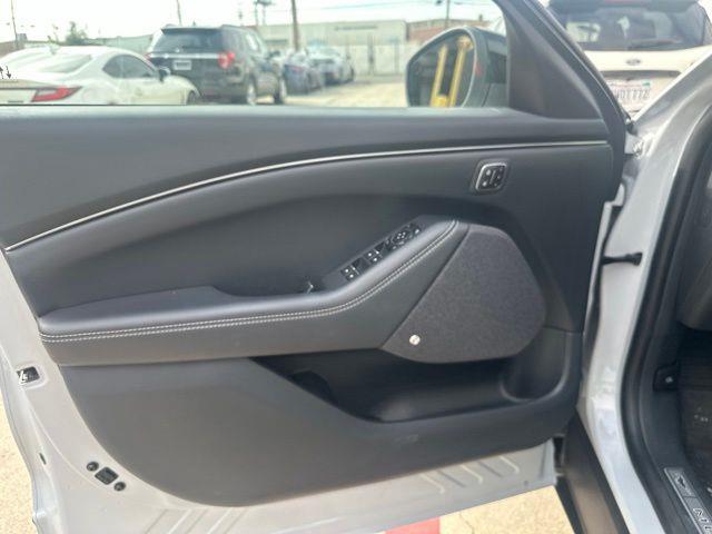 2023 Ford Mustang - $32,985