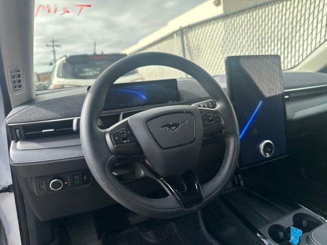 2023 Ford Mustang - $32,985