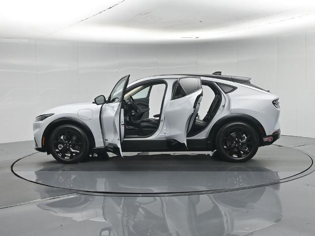 2023 Ford Mustang - $32,985