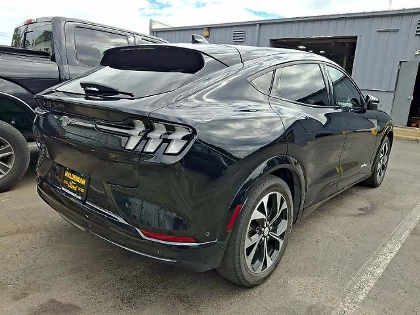 2023 Ford Mustang - $31,998