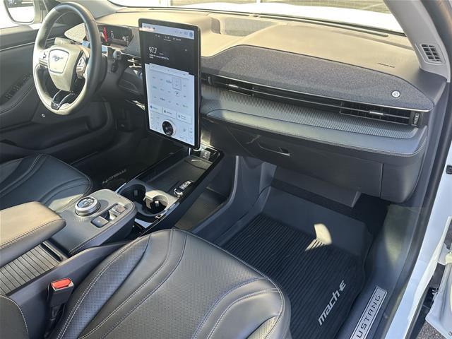 2023 Ford Mustang - $31,998