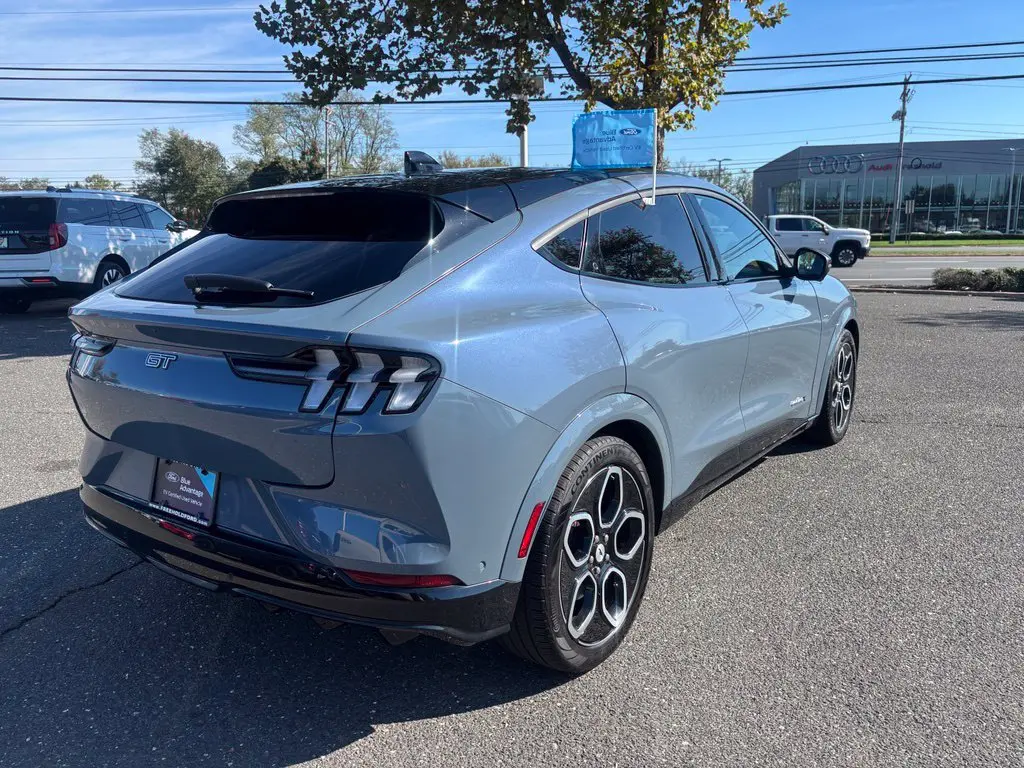 2023 Ford Mustang - $37,995
