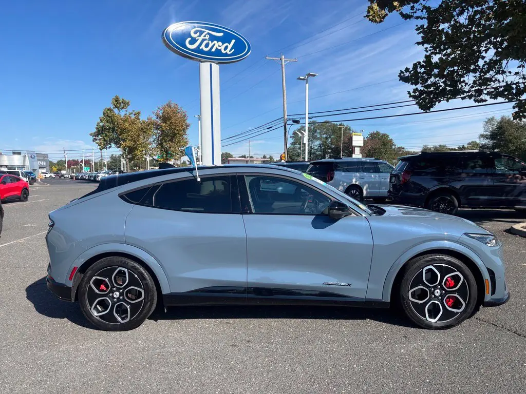 2023 Ford Mustang - $37,995