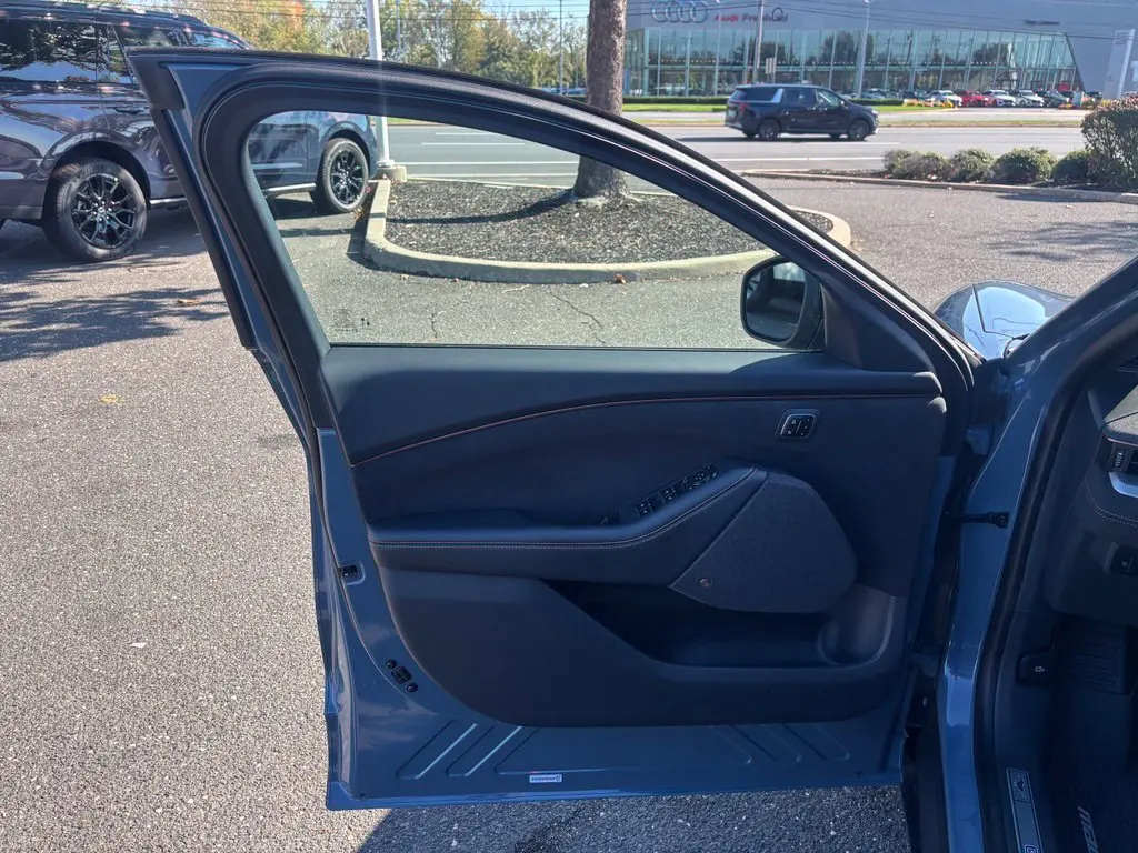 2023 Ford Mustang - $37,995