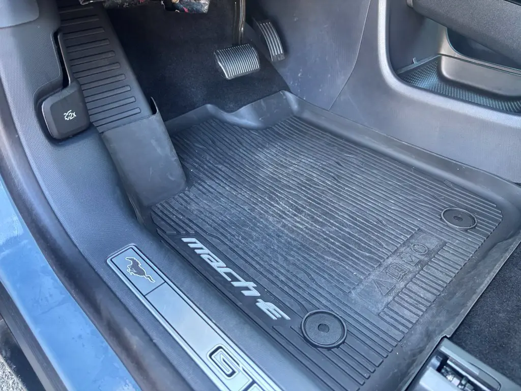 2023 Ford Mustang - $37,995