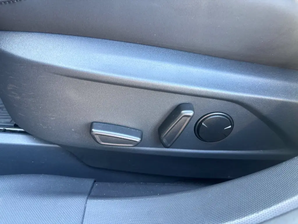 2023 Ford Mustang - $37,995