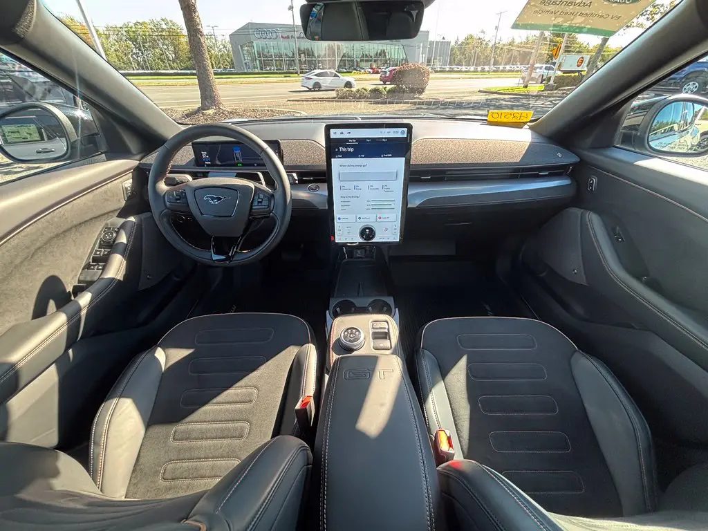 2023 Ford Mustang - $37,995