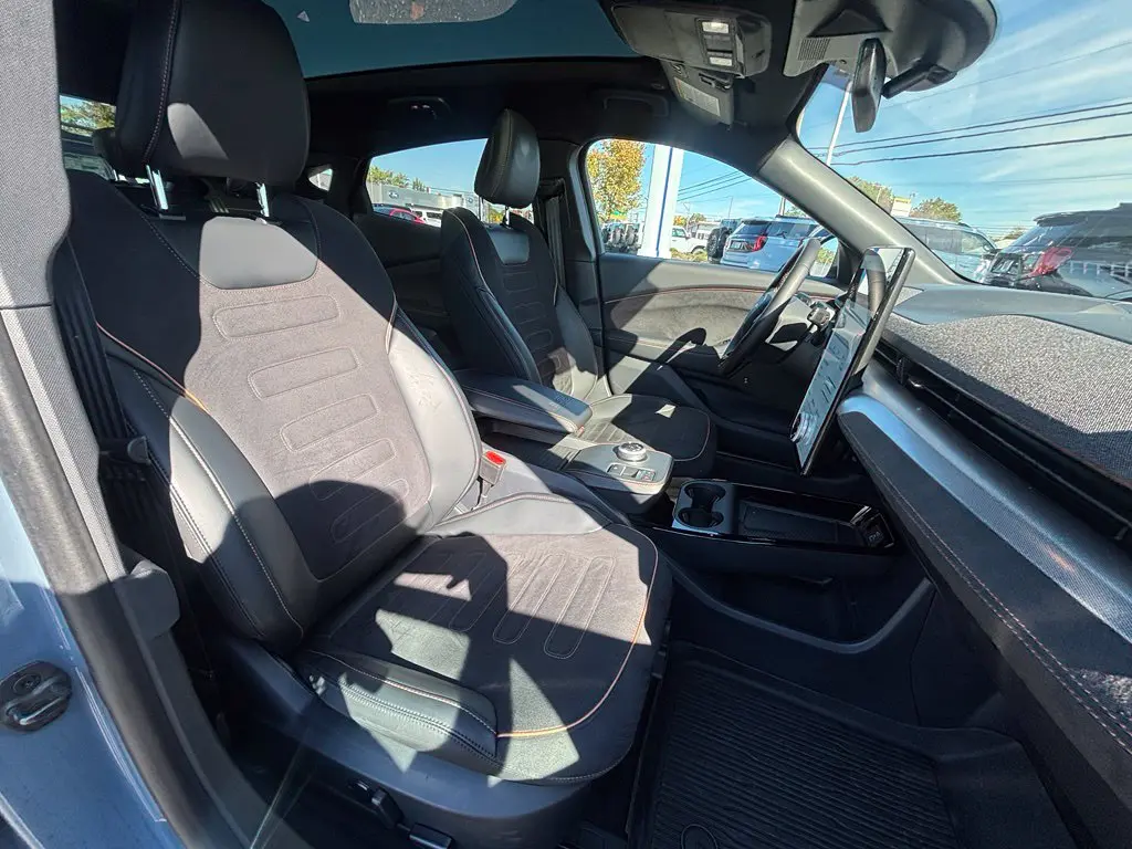 2023 Ford Mustang - $37,995