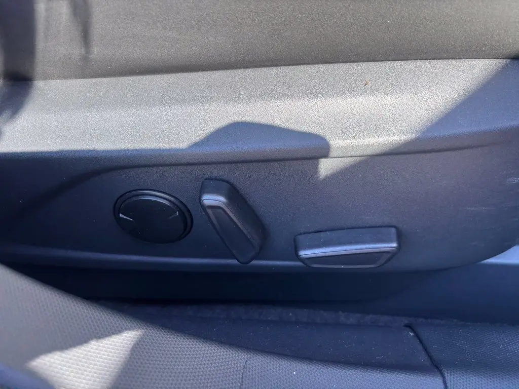 2023 Ford Mustang - $37,995
