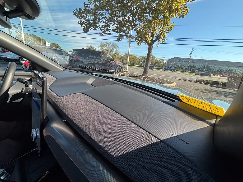 2023 Ford Mustang - $37,995