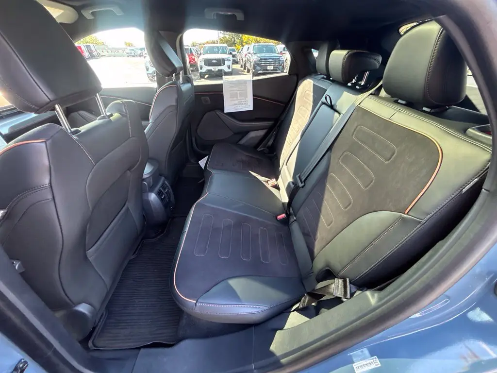 2023 Ford Mustang - $37,995