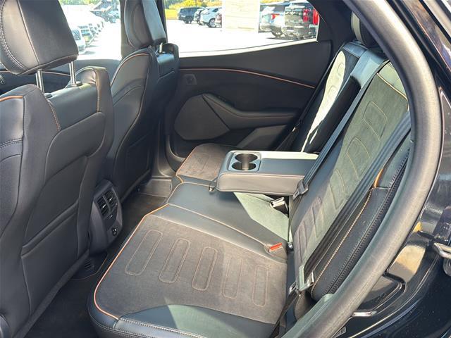 2023 Ford Mustang - $32,400