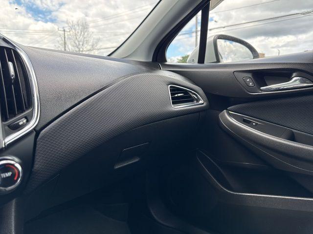 2019 Chevrolet Cruze - $11,495