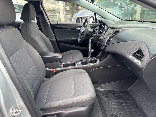 2019 Chevrolet Cruze - $11,495