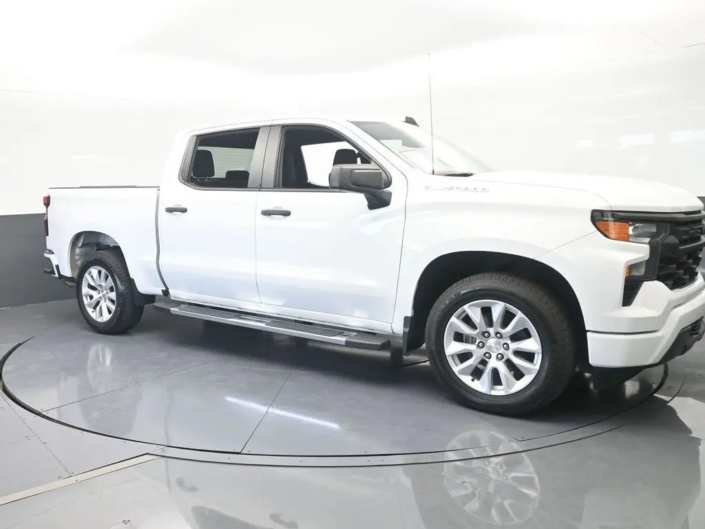 2022 Chevrolet Silverado - $25,631