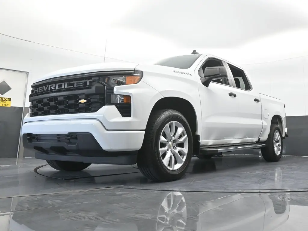 2022 Chevrolet Silverado - $25,631
