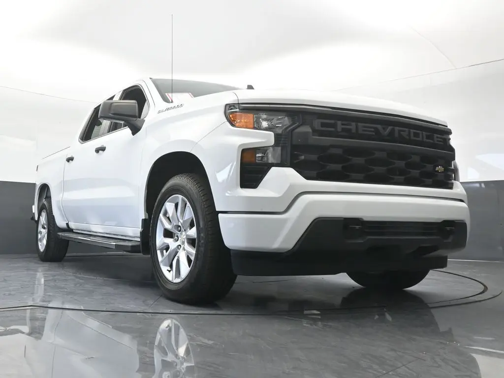 2022 Chevrolet Silverado - $25,631